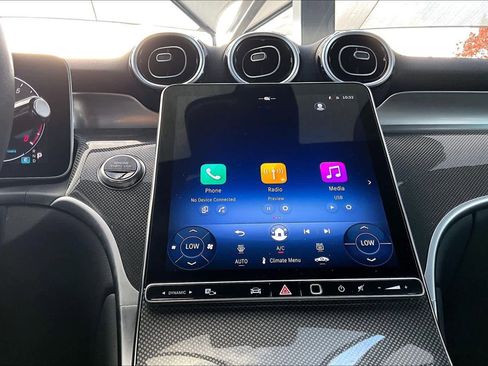 Used 2025 Mercedes-Benz GLC 300 image 33