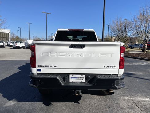 Used 2024 Chevrolet Silverado 2500 Custom w/ Custom Value Package image 8