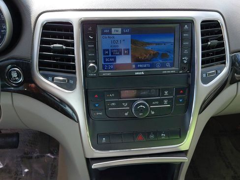 Used 2012 Jeep Grand Cherokee Laredo AWD/4WD image 28