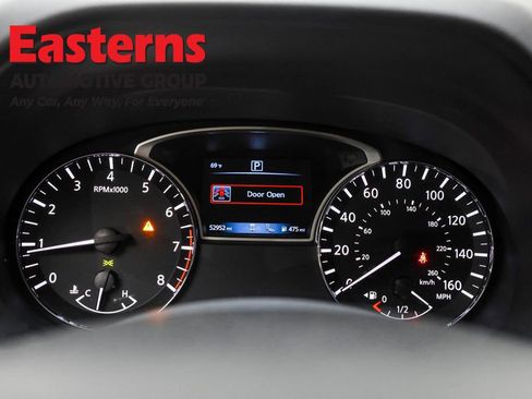 Used 2019 Nissan Pathfinder SV image 18