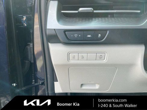 Certified 2024 Kia Carnival LX image 19