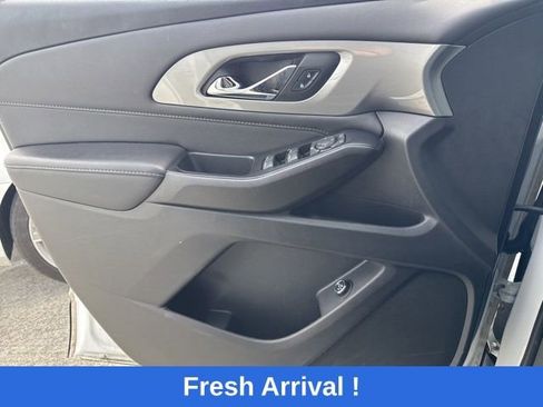 Used 2023 Chevrolet Traverse LT image 11