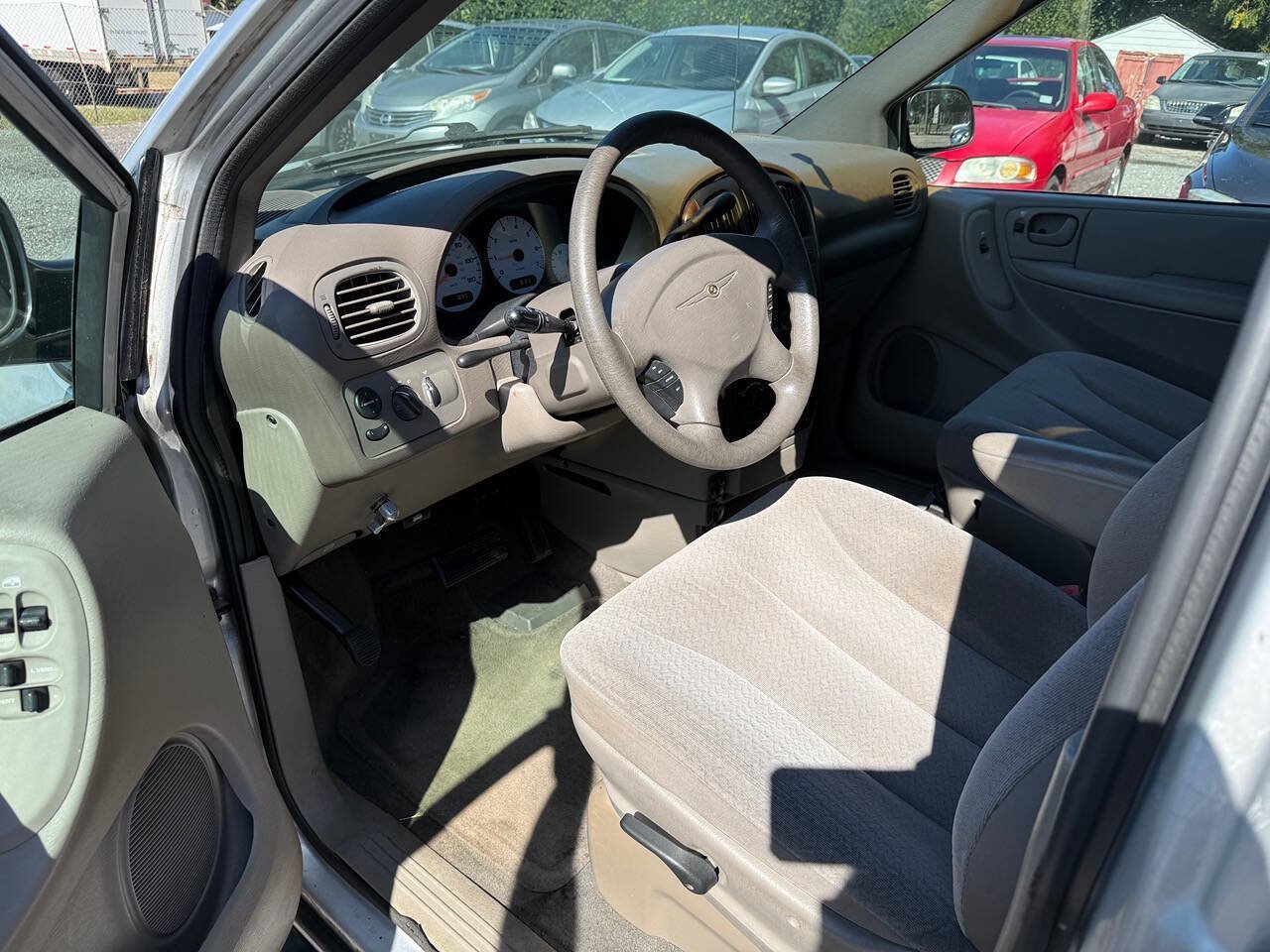Used 2002 Chrysler Town & Country eL FWD image 22