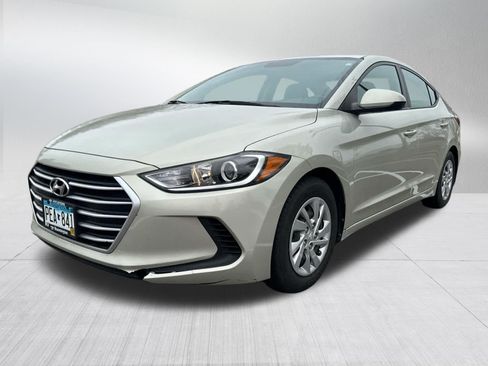 Used 2017 Hyundai Elantra SE w/ Cargo Package FWD image 2