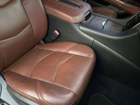 Used 2018 Cadillac Escalade ESV Premium Luxury image 19