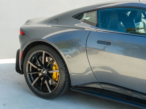 Used 2019 Aston Martin V8 Vantage Coupe image 32