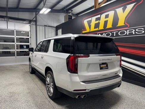 Used 2025 GMC Yukon XL Denali w/ Denali Reserve Package AWD/4WD image 18