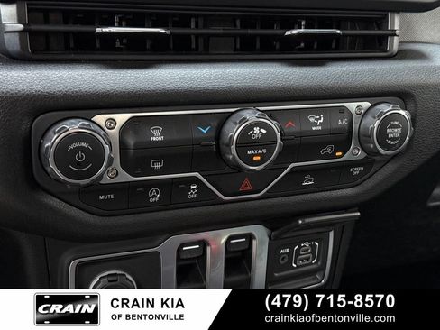 Used 2025 Jeep Wrangler Sport AWD/4WD image 17