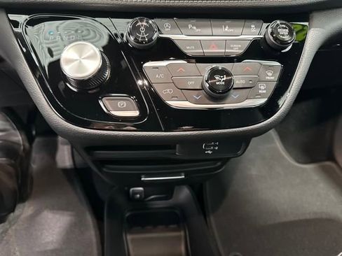 New 2026 Chrysler Pacifica Select image 17