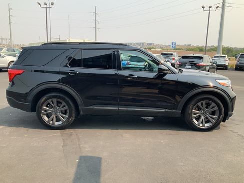 Used 2023 Ford Explorer XLT w/ Equipment Group 202A AWD/4WD image 5