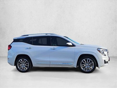 Used 2024 GMC Terrain Denali w/ Denali Premium Package image 4