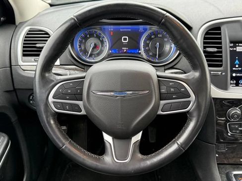 Used 2022 Chrysler 300 Touring L w/ Popular Equipment Group AWD/4WD image 8