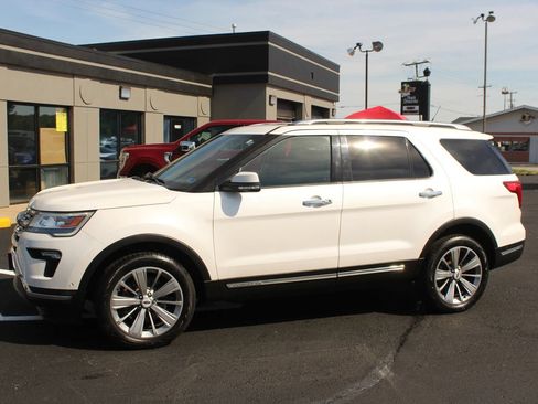 Used 2018 Ford Explorer Limited w/ Equipment Group 301A AWD/4WD image 2
