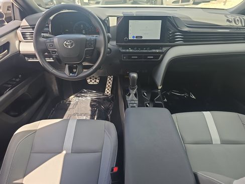 Used 2025 Toyota Camry SE image 14