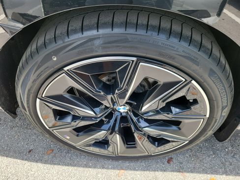 Certified 2023 BMW i7 xDrive60 AWD/4WD image 5