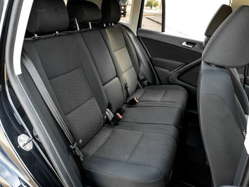 Used 2017 Volkswagen Tiguan S image 33