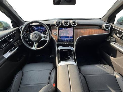 Used 2025 Mercedes-Benz GLC 300 4MATIC image 12