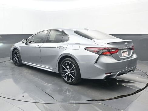 Used 2024 Toyota Camry SE image 3