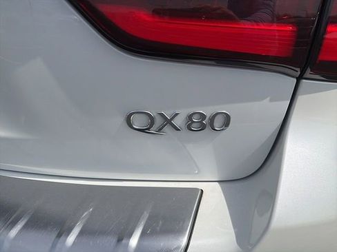 Used 2023 INFINITI QX80 Sensory w/ All-Season Package image 17