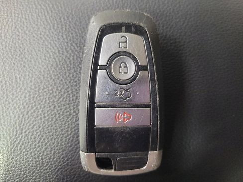 Used 2019 Ford Fusion SE image 32