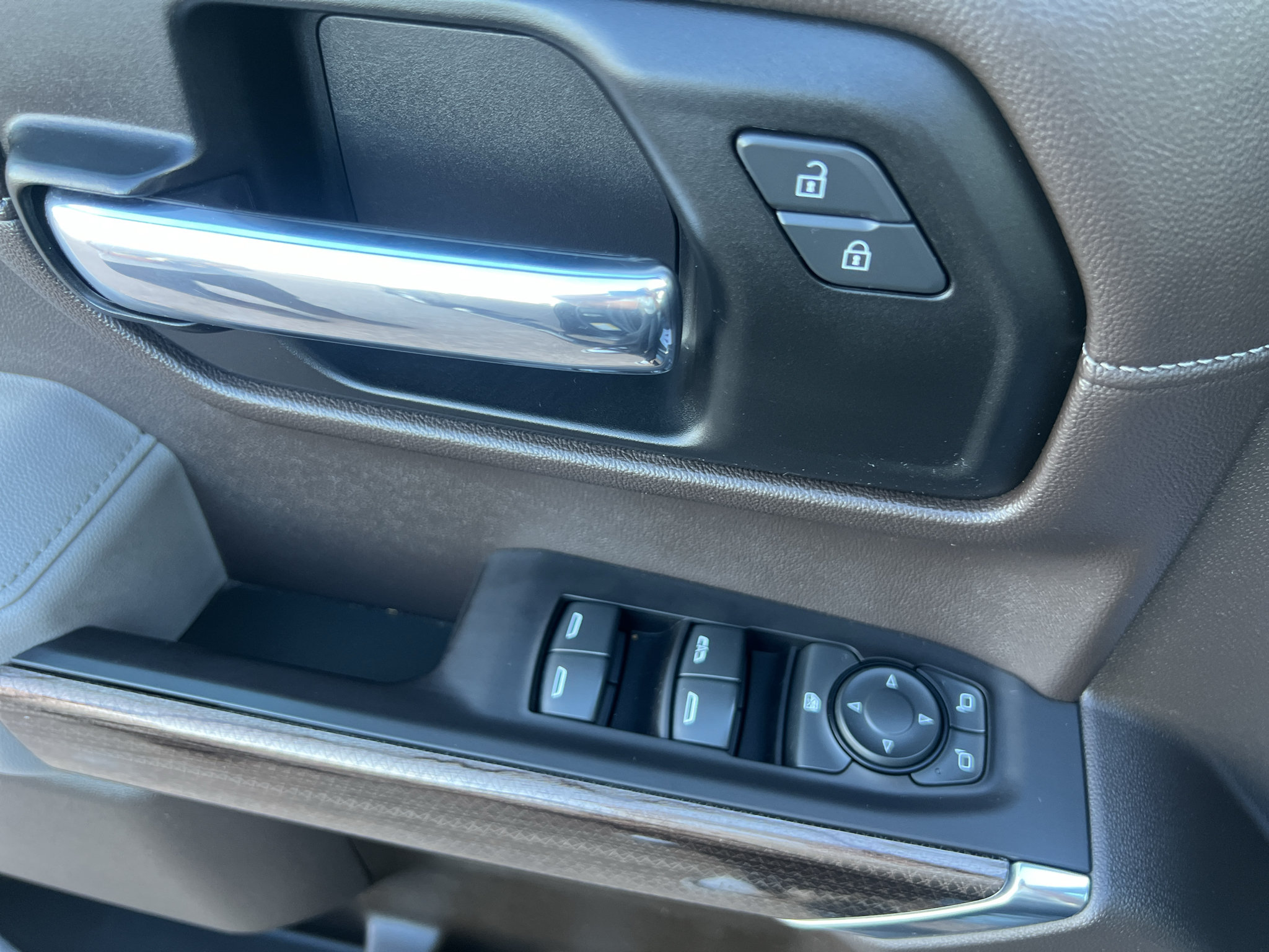 Used 2019 Chevrolet Silverado 1500 LT w/ All-Star Edition AWD/4WD image 22