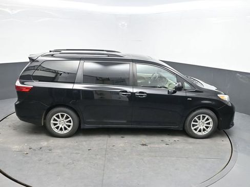 Used 2018 Toyota Sienna XLE AWD/4WD image 23