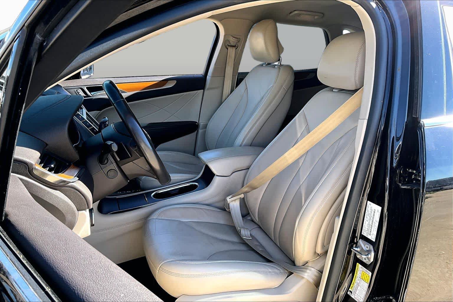 Used 2019 Lincoln MKC Select w/ Select Plus Package FWD image 6