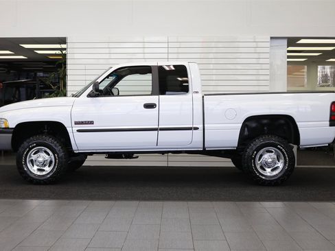 Used 2000 Dodge Ram 2500 Truck SLT image 4