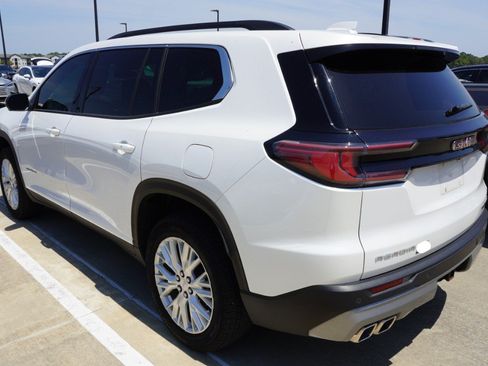 Used 2025 GMC Acadia Elevation w/ Elevation Premium Package FWD image 8