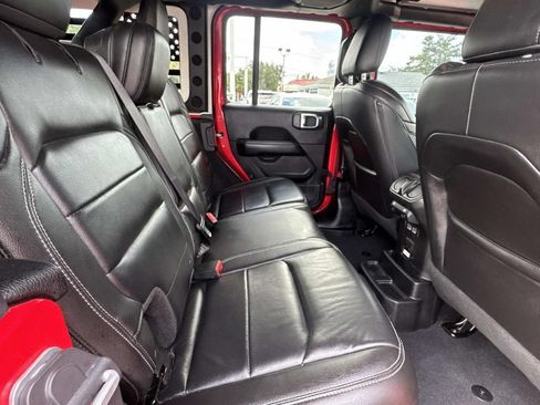 Used 2018 Jeep Wrangler Unlimited Sahara AWD/4WD image 10