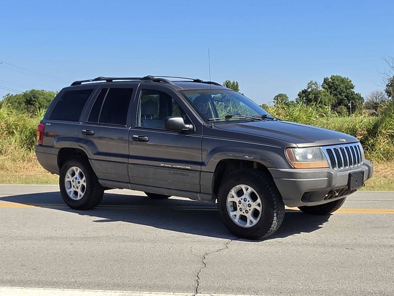 Used 2000 Jeep Grand Cherokee Laredo AWD/4WD image 1