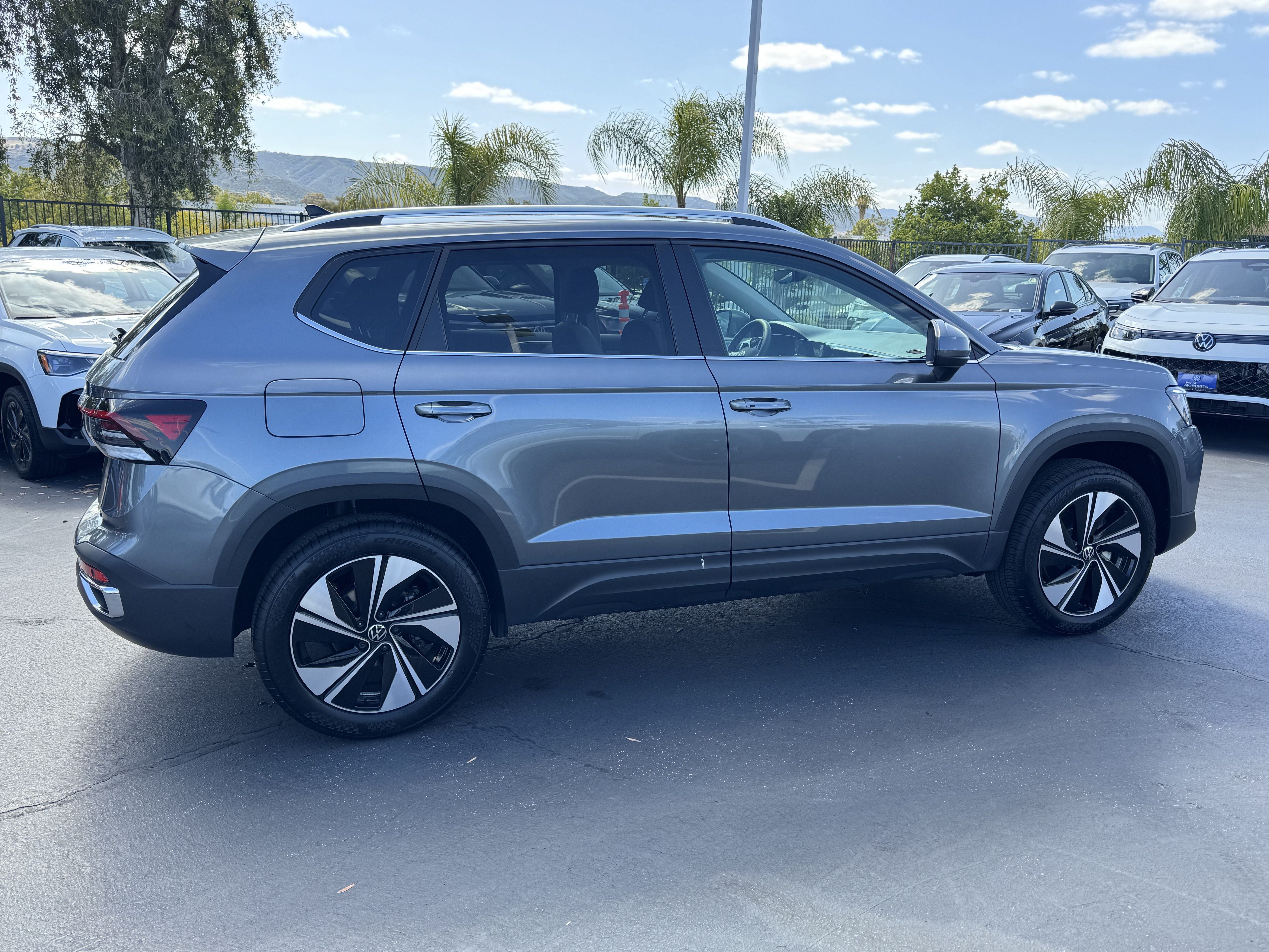 Used 2025 Volkswagen Taos SE AWD/4WD image 10