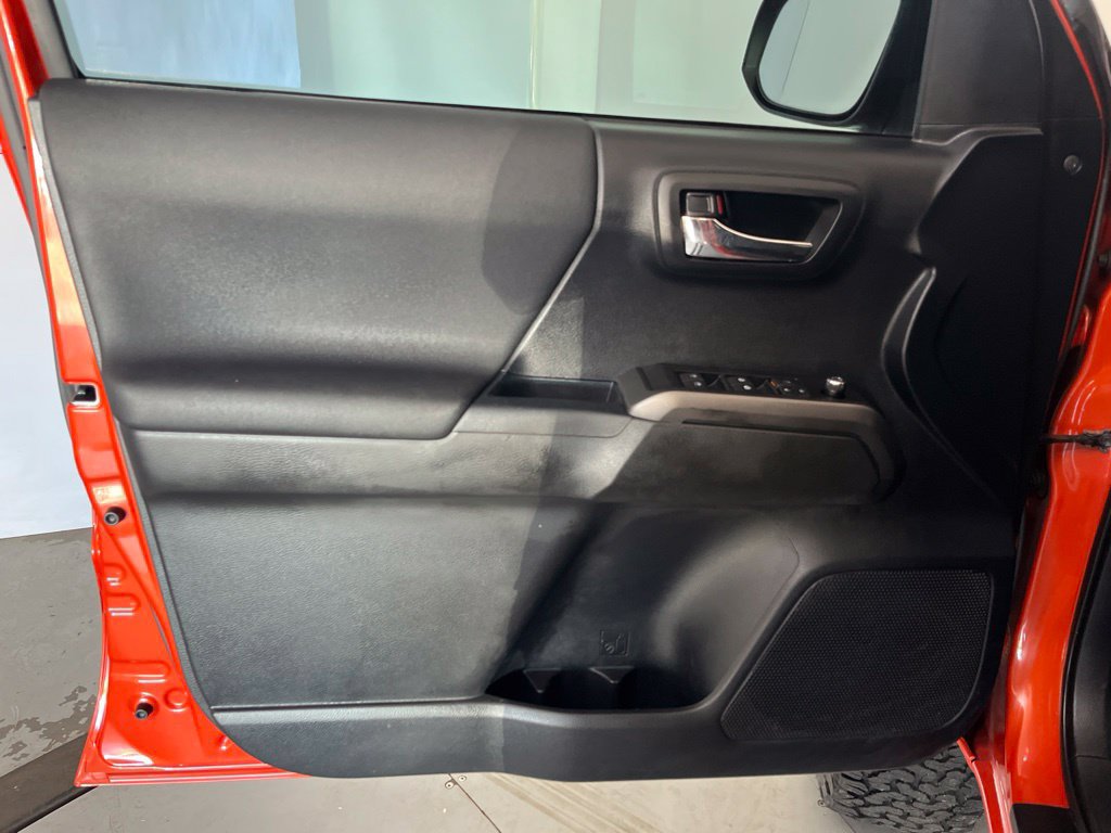 Used 2018 Toyota Tacoma TRD Off-Road AWD/4WD image 26