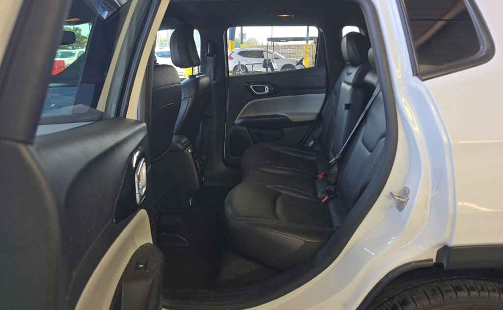 Used 2025 Jeep Compass Limited AWD/4WD image 4