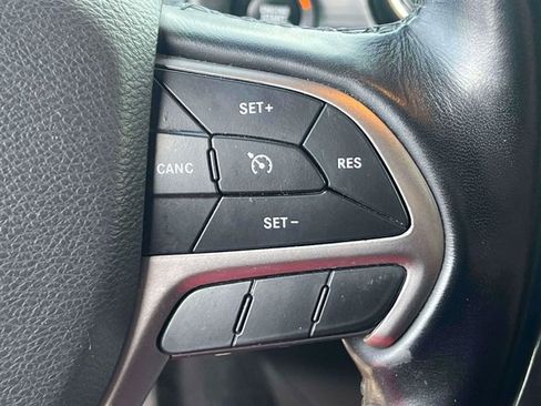Used 2022 Jeep Grand Cherokee Laredo X AWD/4WD image 21