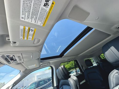 Used 2025 Lincoln Navigator Reserve AWD/4WD image 24