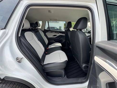 New 2025 Volkswagen Tiguan SE AWD/4WD image 21