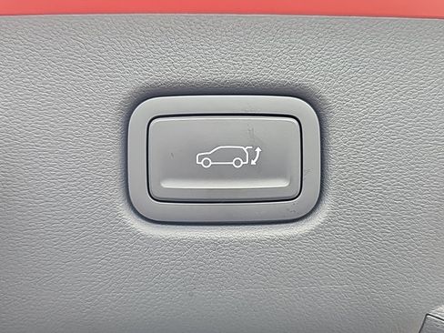 Used 2024 Hyundai Kona Limited image 7