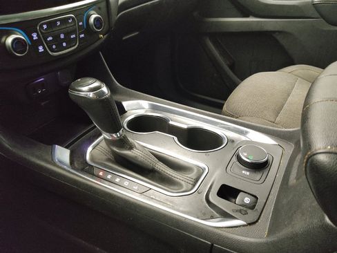 Used 2018 Chevrolet Traverse LT FWD image 26