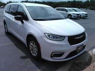 Used 2025 Chrysler Pacifica Select FWD video 1