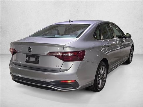 Used 2024 Volkswagen Jetta SE FWD image 5