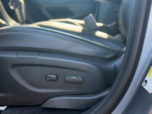 Used 2020 Chevrolet Trax LT w/ LT Convenience Package image 22