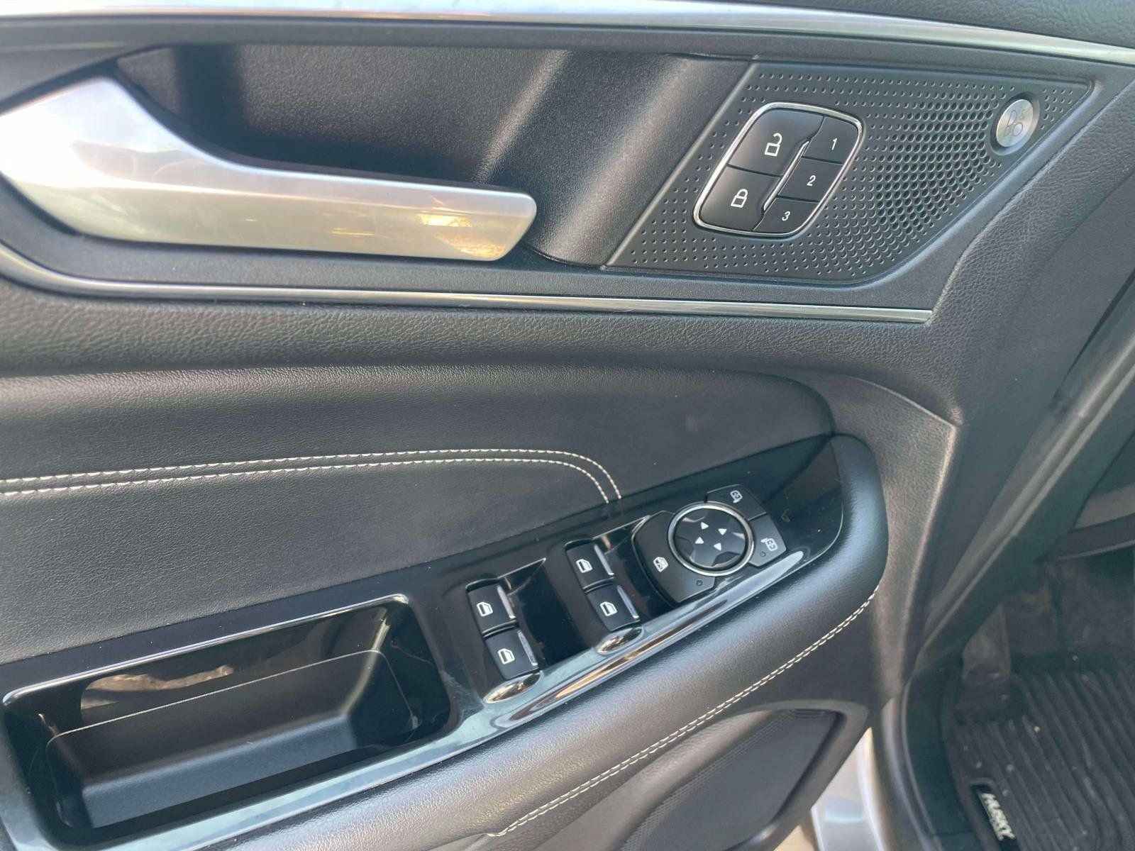 Used 2019 Ford Edge Titanium FWD image 11