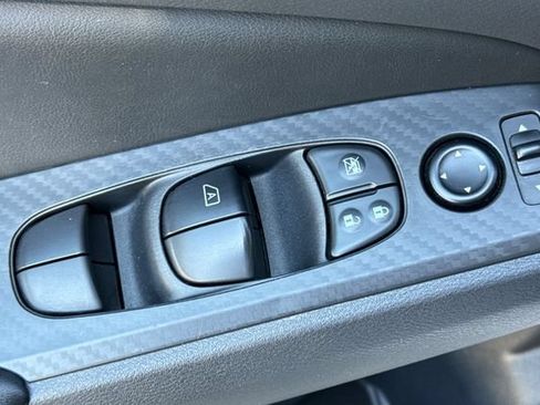 Used 2024 Nissan Altima 2.5 SV FWD image 12