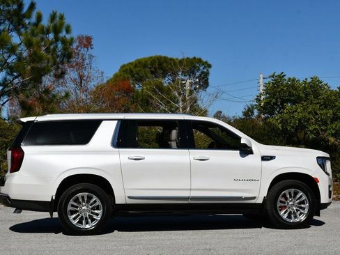 Used 2024 GMC Yukon XL SLT w/ SLT Luxury Package image 7
