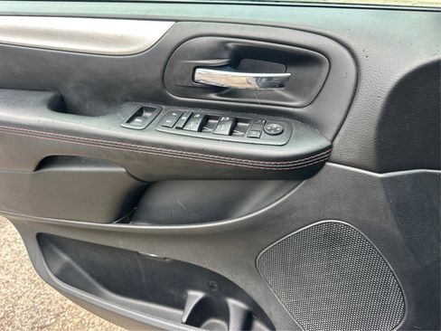 Used 2017 Dodge Grand Caravan GT image 28