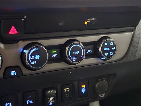 Used 2019 Toyota Tacoma TRD Off-Road w/ Technology Package image 28