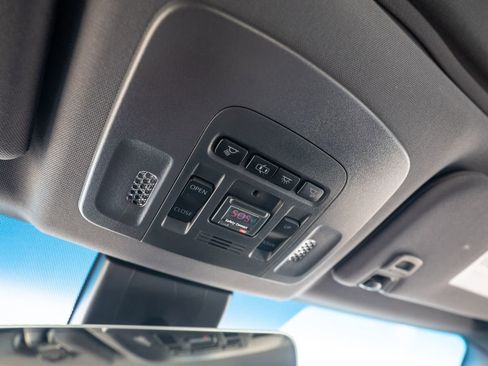 Used 2019 Toyota Avalon XSE image 34