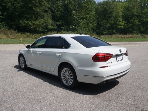 Used 2016 Volkswagen Passat 1.8T SE image 3