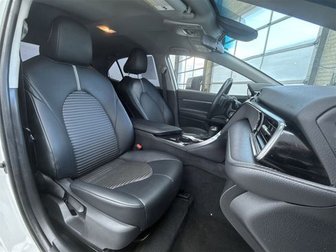 Used 2020 Toyota Camry SE image 13